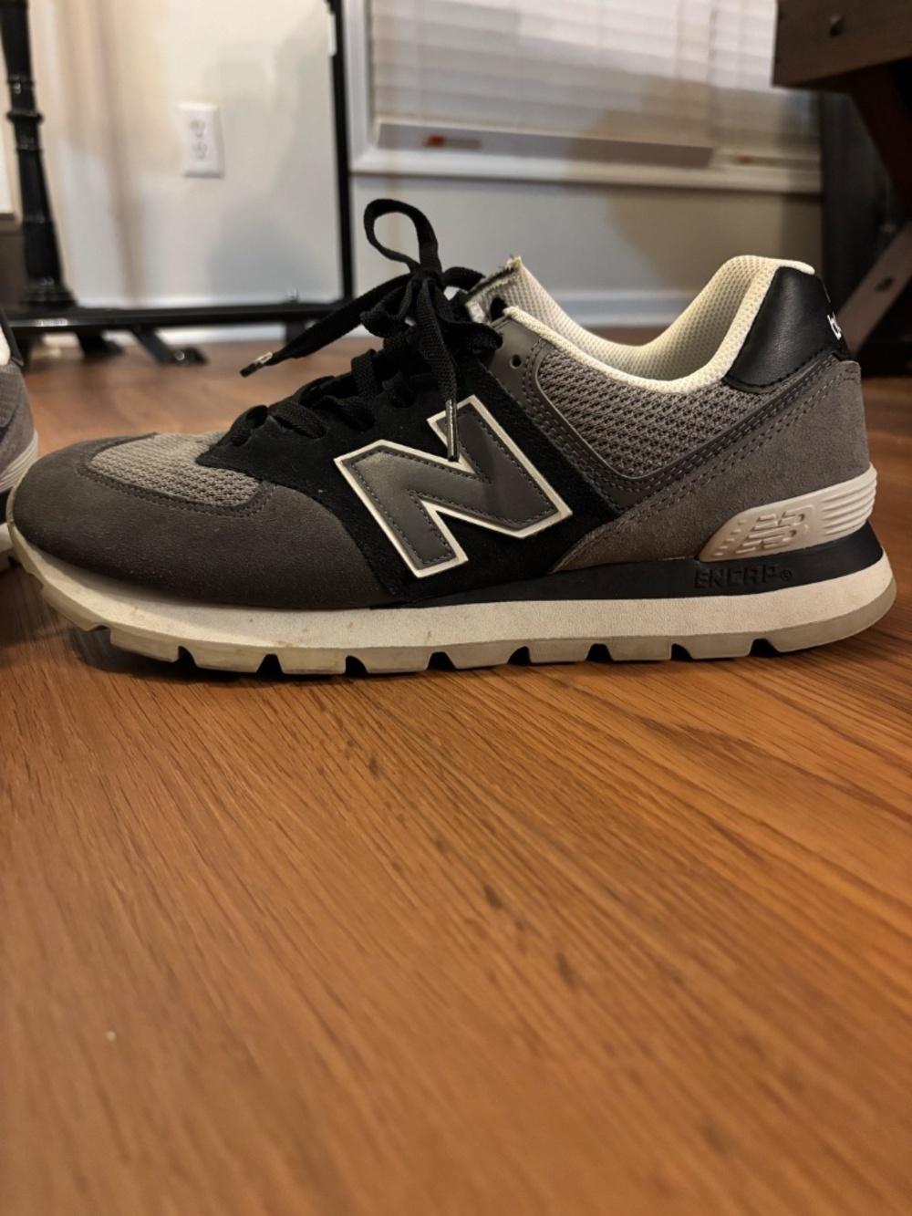 New Balance - Picture 2 of 5